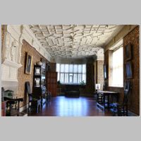 Gawthorpe Hall, Ightenhill, the Long Gallery, photo by Michael Garlick on Wikipedia.jpg